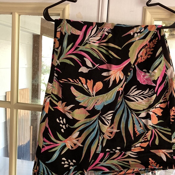 Tropical pants๐บ๐บ๐บ - Picture 9 of 17